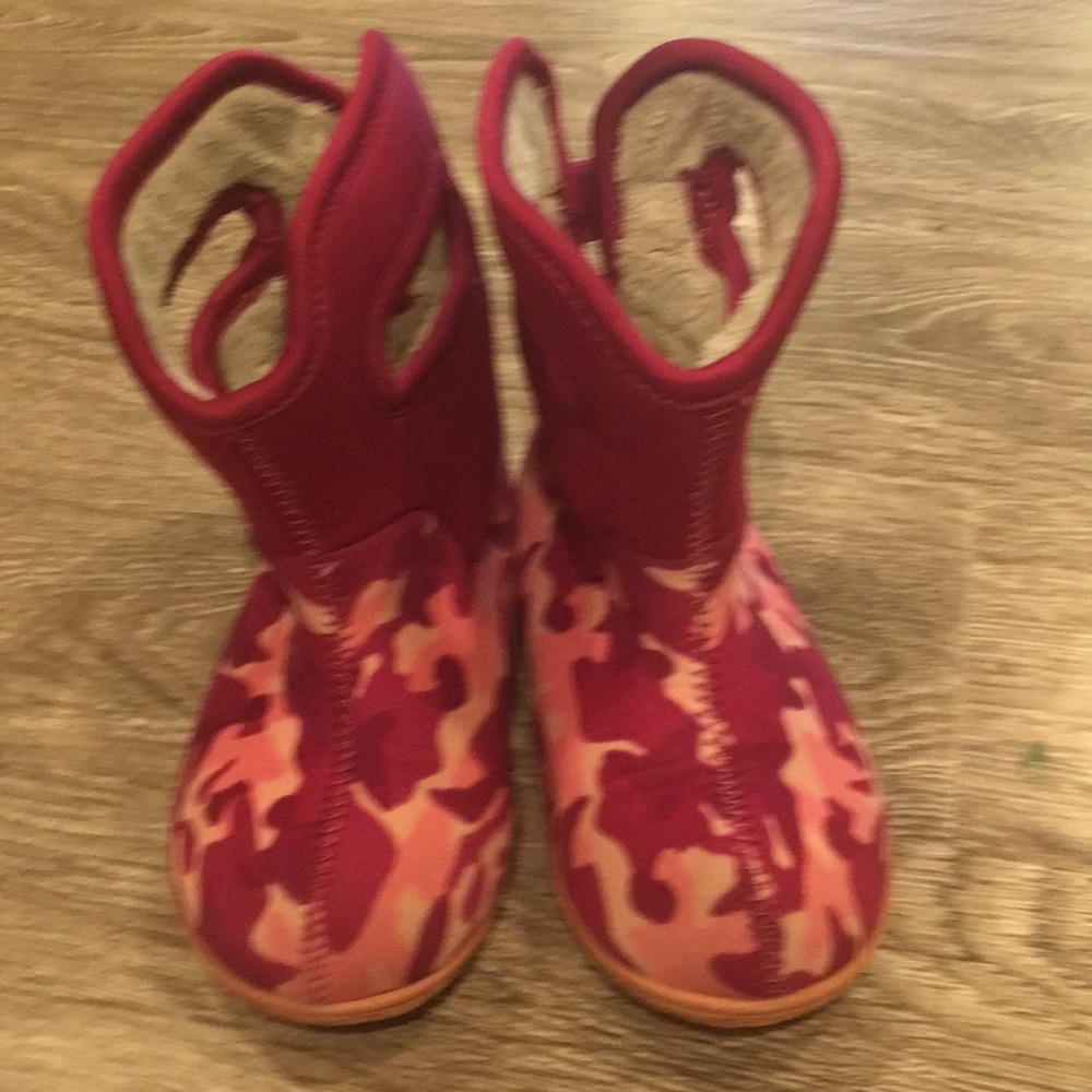 Girls size 9 baby bogs